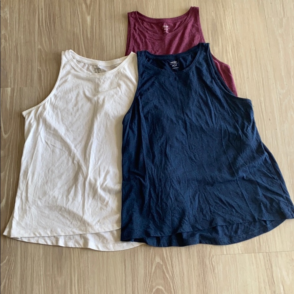 Bundle of 3 tank tops